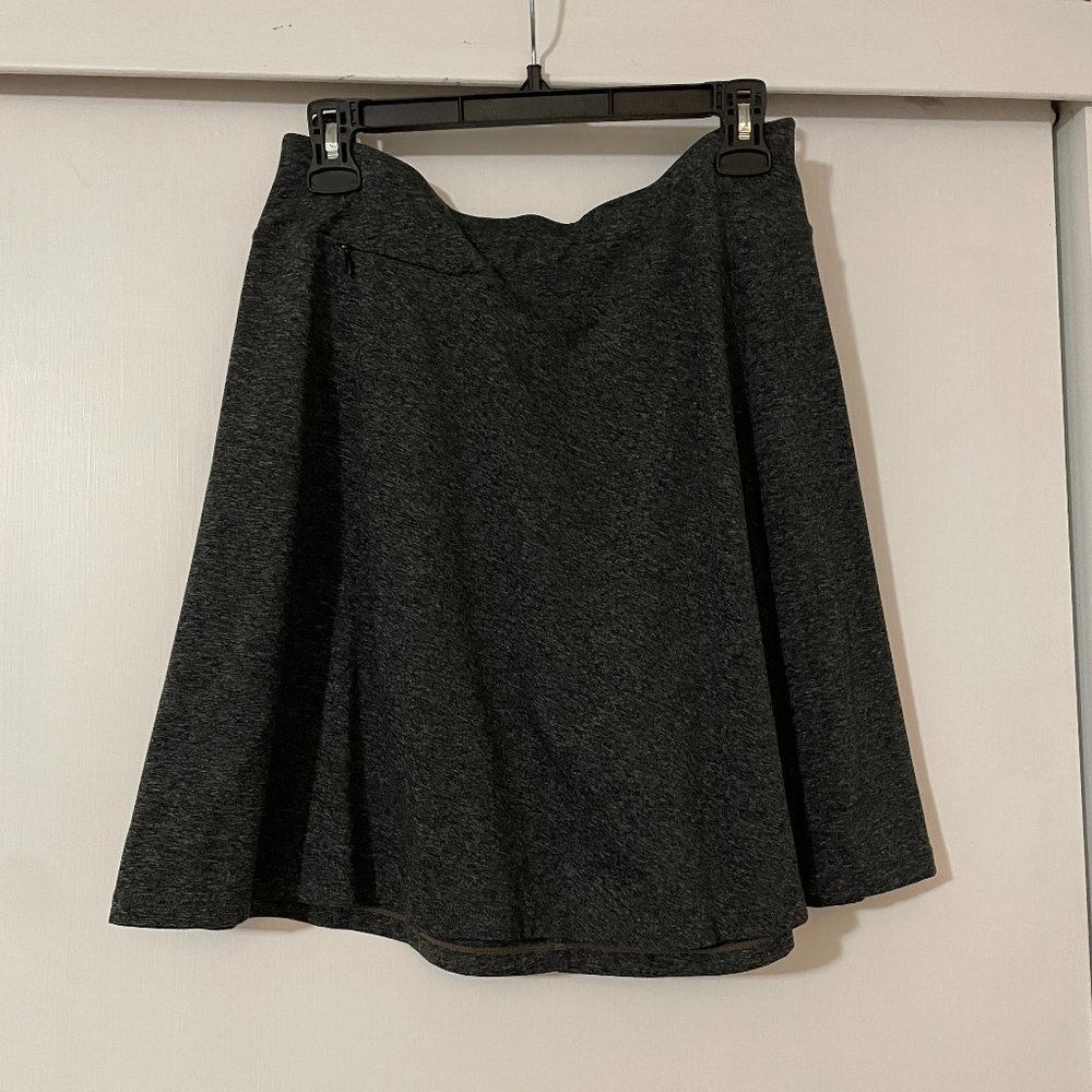 REI charcoal gray travel skirt, size M